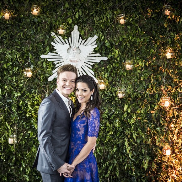 Thais Fersoza usou vestido azul no seu casamento com Michel Teló, em outubro de 2014
