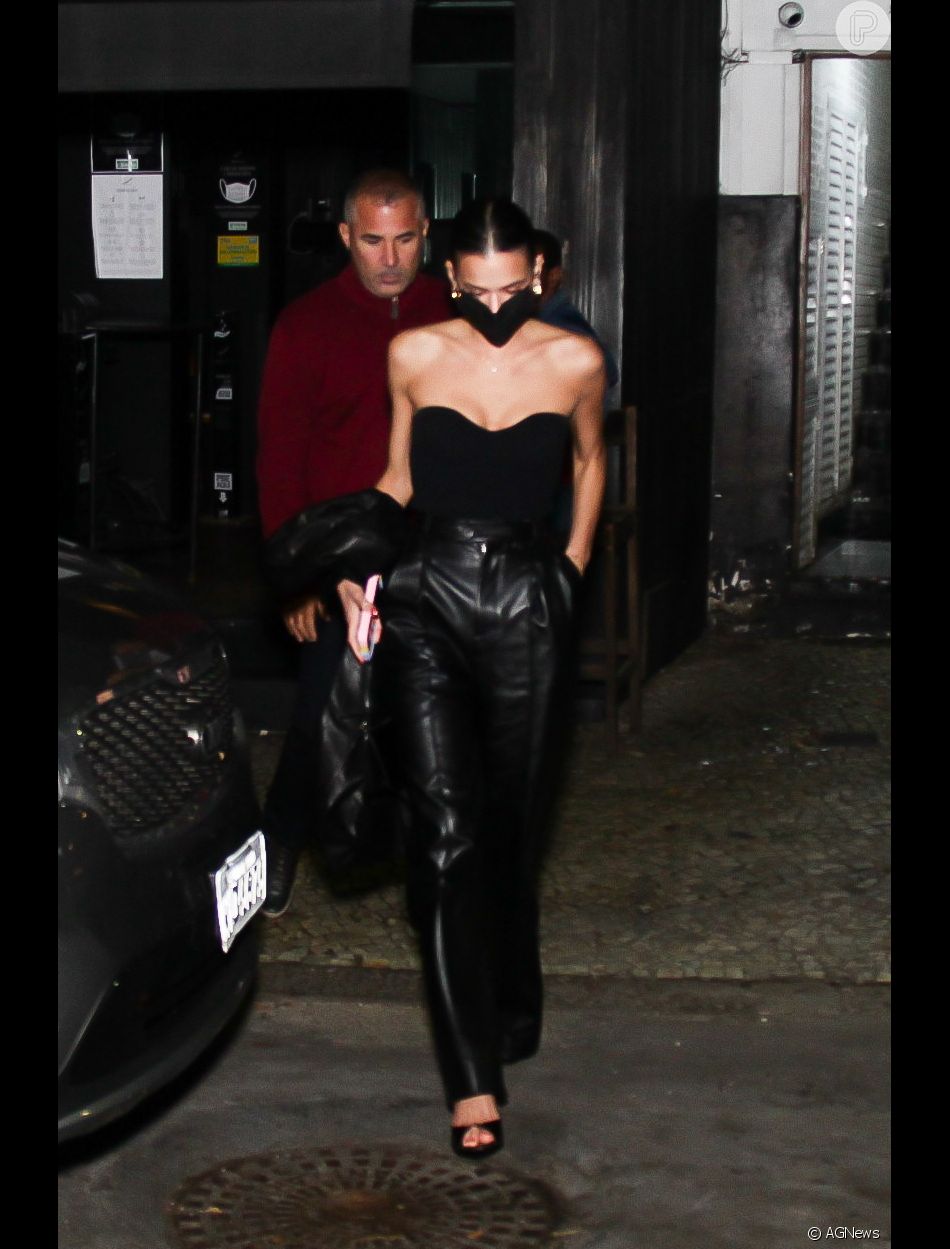 Bruna Marquezine usou tomara que caia, calça wide leg de couro e sapato peep  toe - Purepeople