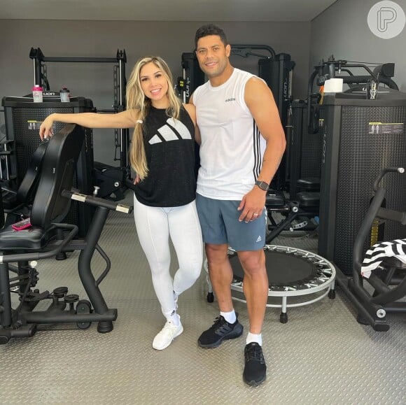 Hulk e Camila Ângelo reuniram a família próximo ao natal de 2019 para anunciar que estavam juntos desde outubro daquele ano