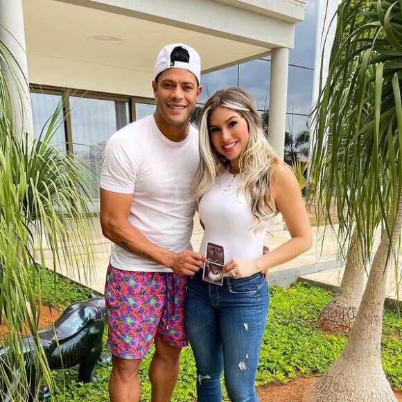 Hulk e Camila Ângelo curtem gravidez de Zaya, bebê que esperam e quarta filha do jogador, que já tem 3 filhos do casamento com a tia da atual mulher