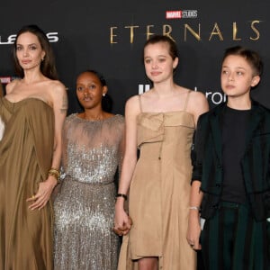 Angelina Jolie com os filhos na première de 'Eternos'