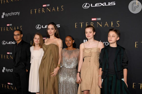 Angelina Jolie com os filhos na première de 'Eternos'