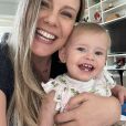 Daiana Garbin publicou uma selfie com a filha, Lua