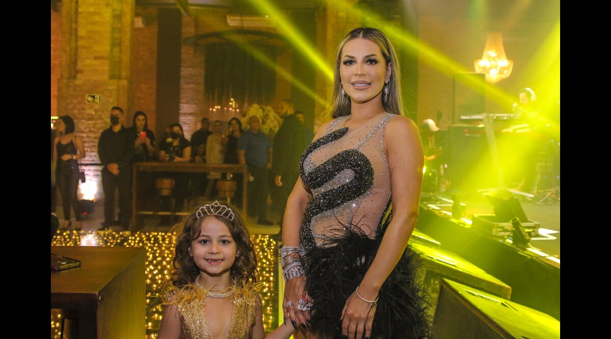 Foto: Deolane Bezerra convidou cerca de 900 pessoas para sua festa de  aniversário de 34 anos nesta quarta (03) - Purepeople