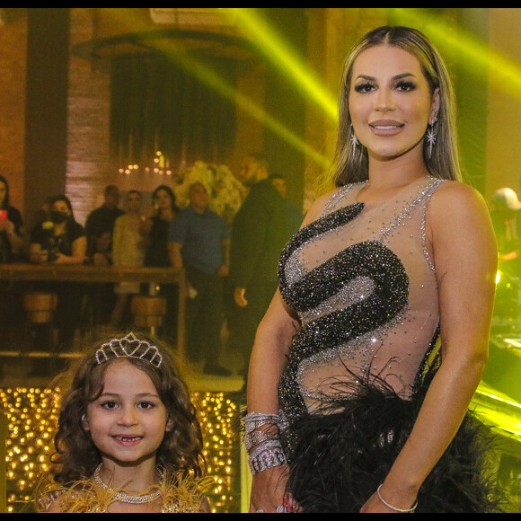 Deolane Bezerra comenta polêmica em festa