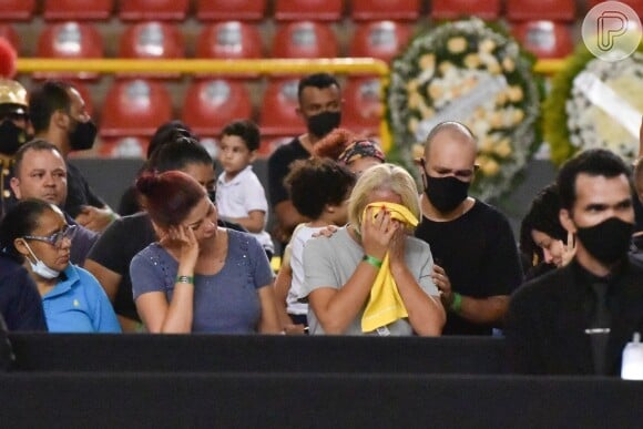 Velório de Marília Mendonça foi marcado por forte emoção da família e fãs