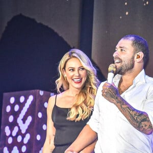 Paolla Oliveira é vista com frequência nos shows de Diogo Nogueira