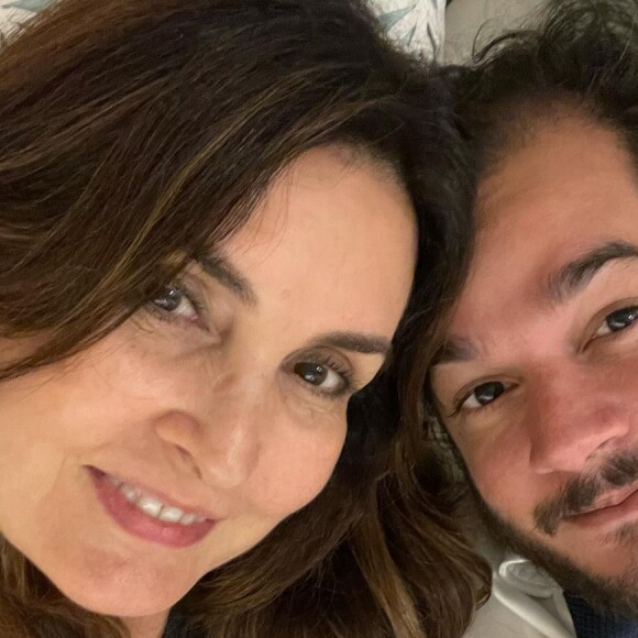 Fátima Bernardes e Túlio Gadelha posam juntos na véspera do aniversário do deputado