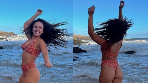 Biquíni retrô poá de Larissa Manoela chama atenção em fotos da atriz na praia. Veja!