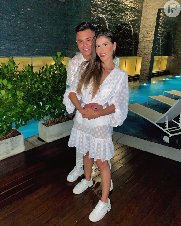 Felipe Araújo terminou namoro com modelo Estella Defant em março de 2021