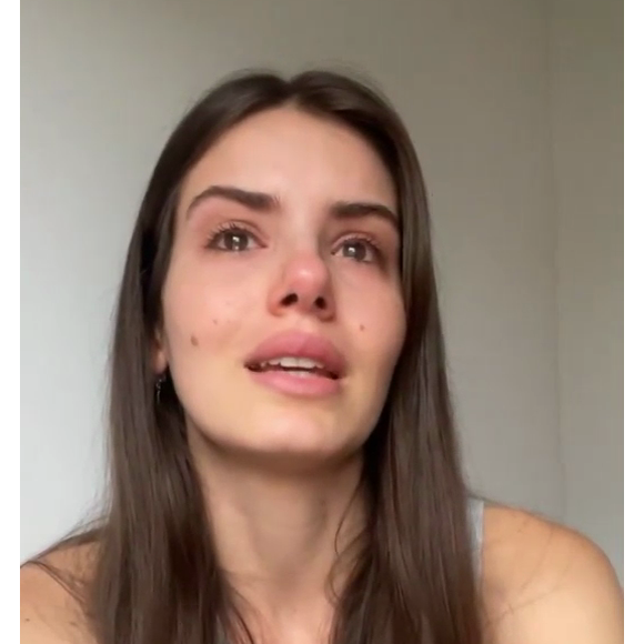 Camila Queiroz chorou após demissão da Globo