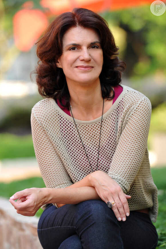 Autora da novela 'Um Lugar ao Sol', Lícia Manzo foi elogiada por cena de mastubarção feminina