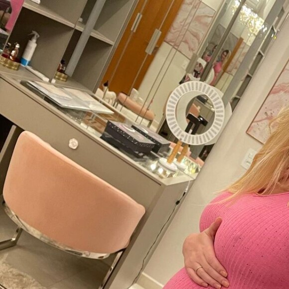 Bárbara Evans acreditou que era uma dor de barriga normal, mas a persistência do desconforto a desesperou 