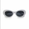 Óculos de sol oval com armação em preto e branco: modelo estiloso está à venda na Amazon