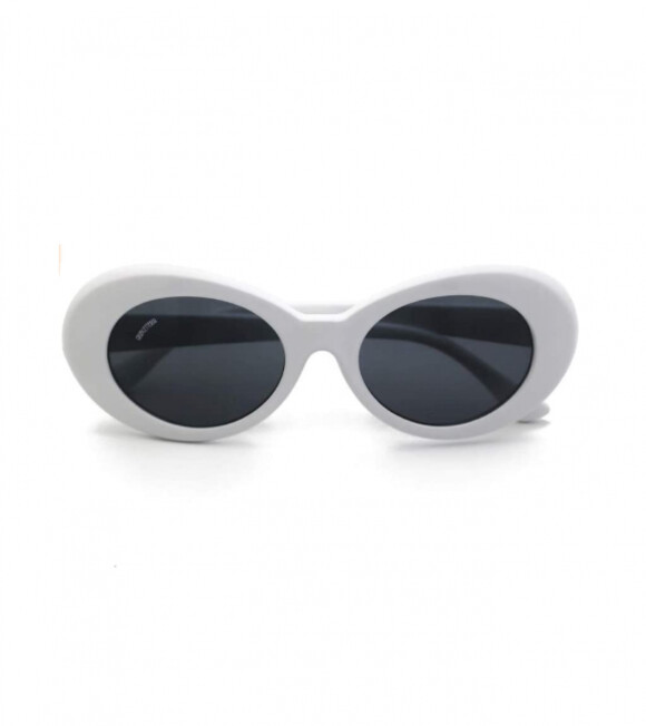 Óculos de sol oval com armação em preto e branco: modelo estiloso está à venda na Amazon
