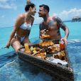 Cleo e Leandro D'lucca exibiram os corpos tatuados na lua de mel, quando viajaram para as Ilhas Maldivas
