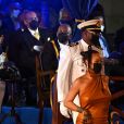   Rihanna exibiu barriga protuberante durante cerimônia em Barbados  