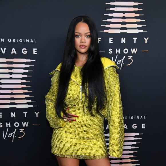 Rihanna também fez história no mundo da moda com o Savage X Fenty Show, um desfile de lingerie inclusivo