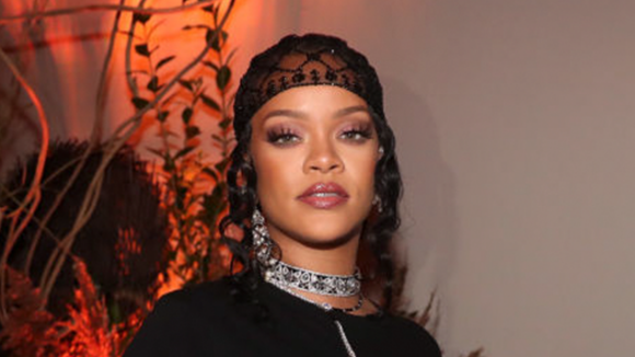 Rihanna está grávida do primeiro filho, diz site