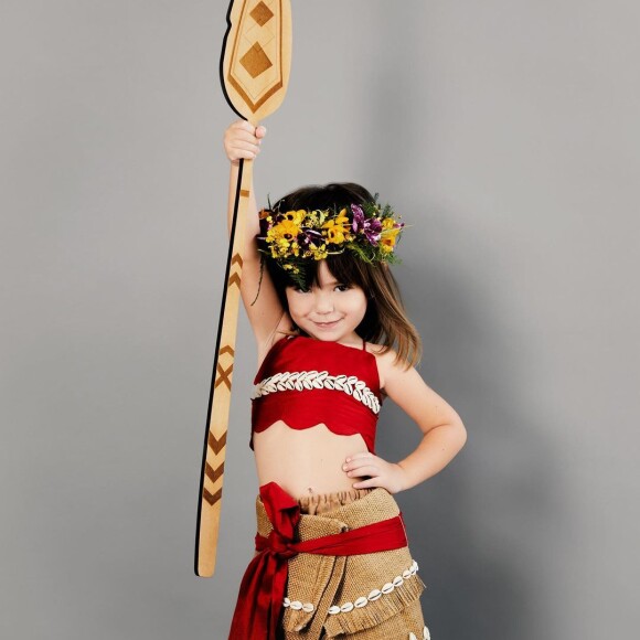 Filha de Sabrina Sato, Zoe foi fantasiada como Moana, tema da comemoração