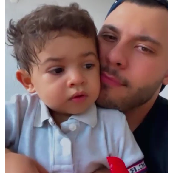 Leo, filho de Marília Mendonça e Murilo Huff, brinca ao lado do pai em novo vídeo