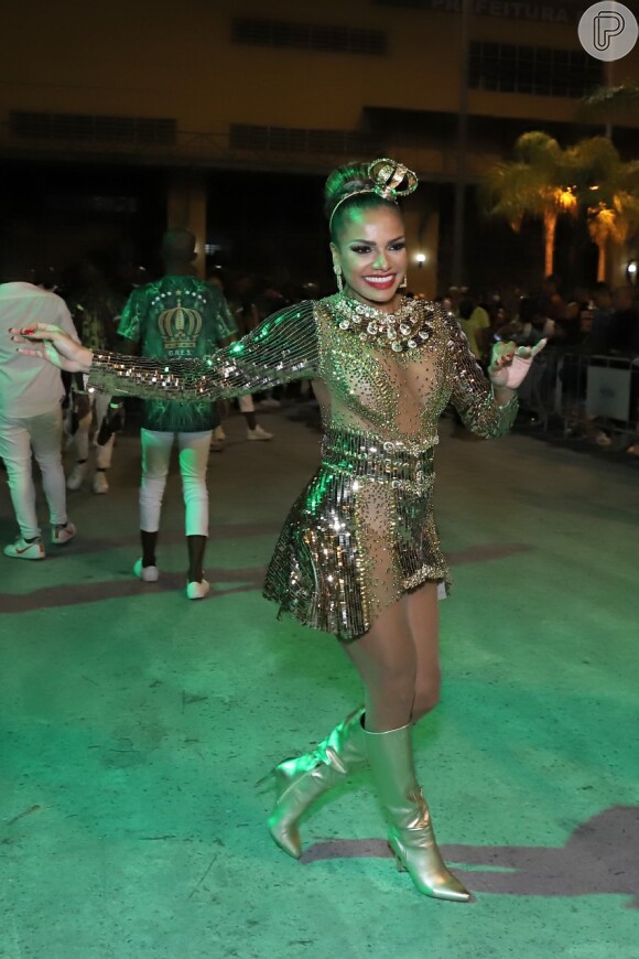 Carnaval 2022 no Rio: Quitéria Chagas, foliões, organizadores e componentes estavam vestidos à caráter