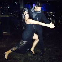 Zezé Di Camargo dança tango com Graciele Lacerda durante viagem à Argentina