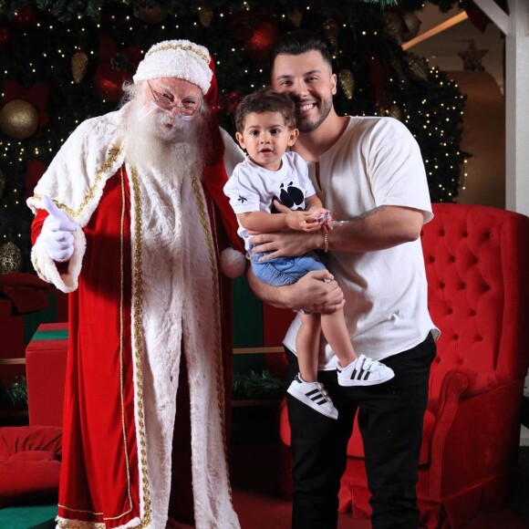 Leo, filho de Marília Mendonça e Murilo Huff, conheceu Papai Noel!