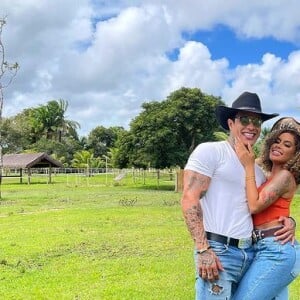 Victor Igoh, noivo de Sthe Matos, excluiu todas as fotos com a ex no Instagram após anunciar fim do noivado por suas atitudes em 'A Fazenda 13'