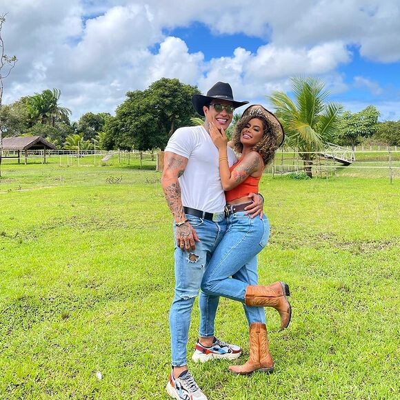 Victor Igoh, noivo de Sthe Matos, excluiu todas as fotos com a ex no Instagram após anunciar fim do noivado por suas atitudes em 'A Fazenda 13'