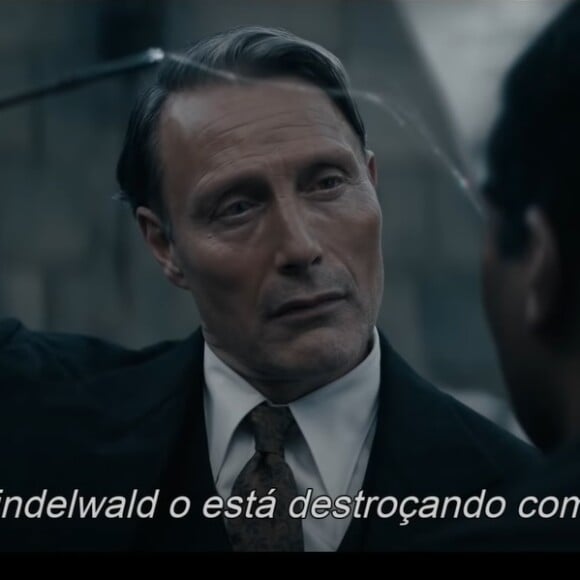 Para combater Gellert Grindelwald, Dumbledore pede ajuda a Newt Scamander (Eddie Redmayne)