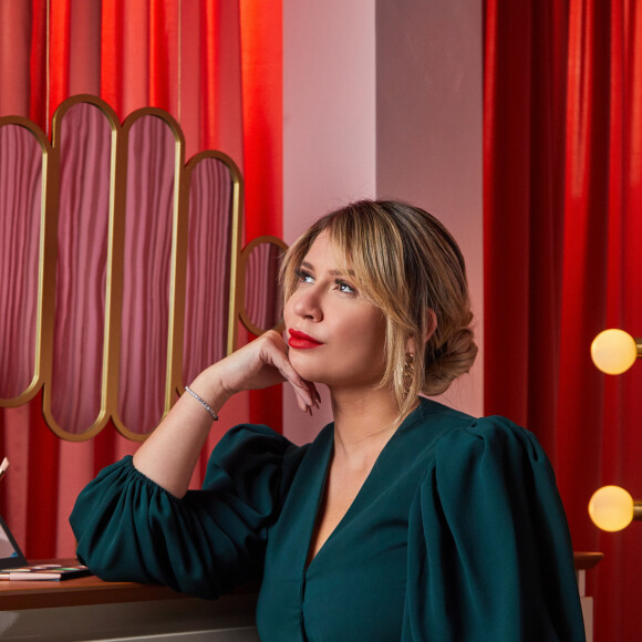Marília Mendonça incluiu cores vibrantes e cheias de estilo em sua linha de maquiagem