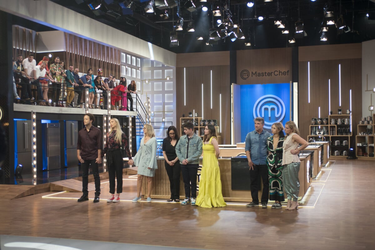 Foto: 'MasterChef 2021': Finalistas Receberam Seus Familiares E Os 20 ...