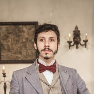 Nélio (João Pedro Zappa) tem a chance de se livrar de Tonico (Alexandre Nero), mas salva a vida do vilão na novela 'Nos Tempos do Imperador'