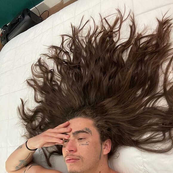 Já Whindersson Nunes, que não se envolve com ninguém publicamente desde o término de seu relacionamento com Maria Lina, costuma ser mais discreto em relação à vida pessoal