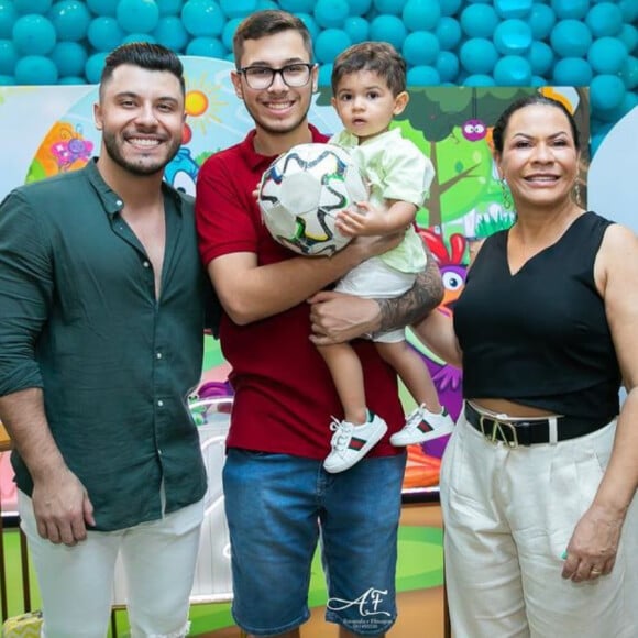 Ex de Marília Mendonça, Murilo Huff posou com mãe e irmão da cantora no aniversário do filho