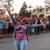 Susana Vieira recebe carinho de fãs na Disney que gritavam seu nome