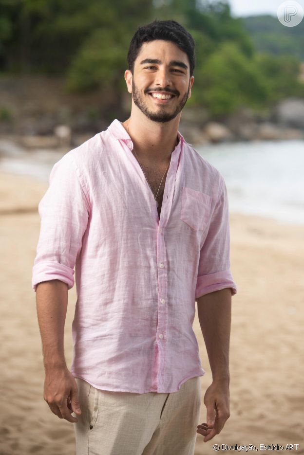 Na série 'Temporada de Verão', Leonardo Bittencourt dá vida a Rodrigo, o herdeiro de um hotel de uma ilha paradisíaca