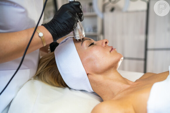 As clínicas que oferecem tratamentos estéticos, como harmonização facial e demais procedimentos, são muitas
