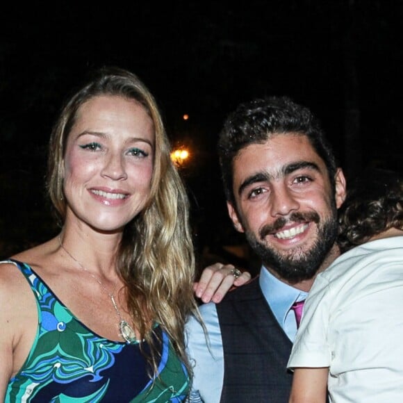 Luana Piovani e Pedro Scooby trocam diversas alfinetadas públicas, a maioria delas, relacionadas a discordâncias sobre a criação dos filhos