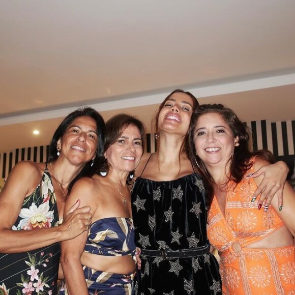Anitta compartilhou com os seguidores alguns momentos do seu Natal em família