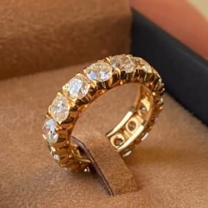 Anel de Virgínia Fonseca tem 14 diamantes puros em fundo de ouro amarelo