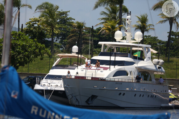 Barco de Gusttavo Lima: modelo é uma Falcon Motor Yacht Falcon 115 e possui 35 metros de comprimento