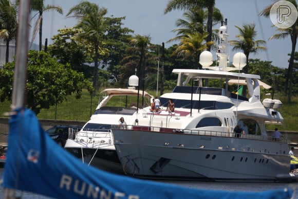 Barco de Gusttavo Lima tem capacidade para abrigar 12 passageiros