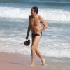 Mateus Solano conseguiu uma brecha nas viagens com a peça 'Selfie' pelo país e curtiu um dia de praia na tarde desta terça-feira, 2 de dezembro de 2014