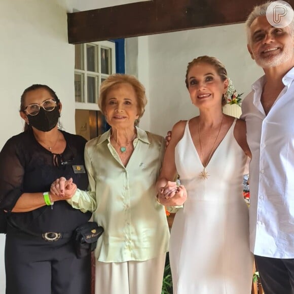 Gloria Menezes ao lado dos filhos Maria Amélia e Tarcísio Filho