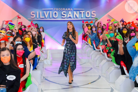 Patricia Abravanel comanda o 'Programa Silvio Santos' no lugar do pai: 'No primeiro dia, eu chorava de soluçar porque eu não queria, eu queria ver o Silvio Santos no domingo'
