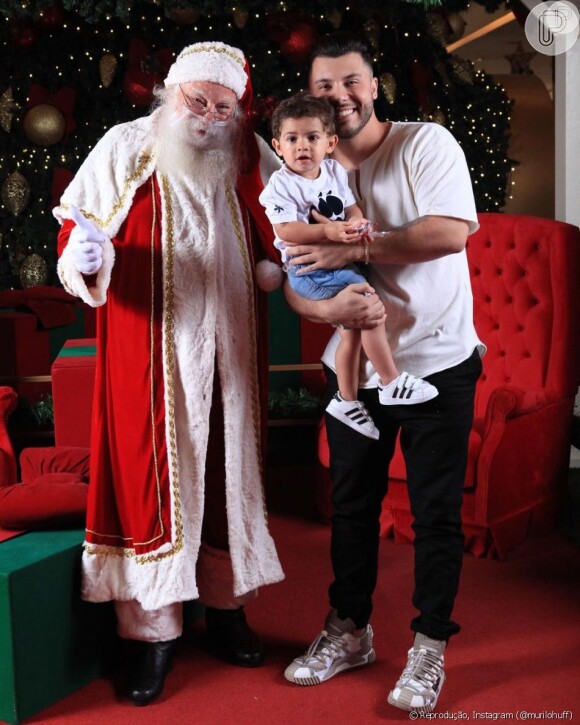 Filho de Marília Mendonça conhece o Papai Noel ao lado do pai, Murilo Huff