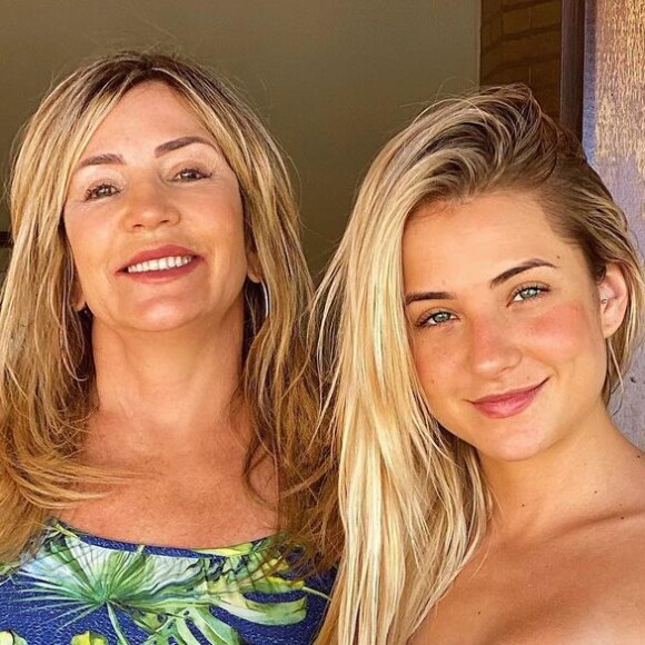 Na web, circulam prints em que a mãe de Gabi Martins aparece criticando Tierry, namorado da cantora