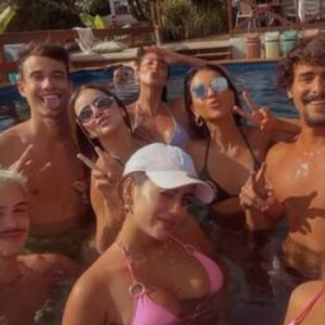 Mariana Rios curte piscina com Bruno Montaleone após negar beijo em ator